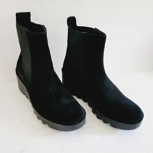 NEW Fly London Women,s Ankle Suede Bootie Size 9- 9.5